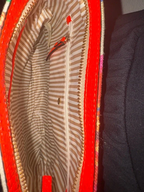 kate spade Floral Canvas Crossbody with Coral Trim- New With Out Tag‼️‼️‼️ - Picture 5 of 11